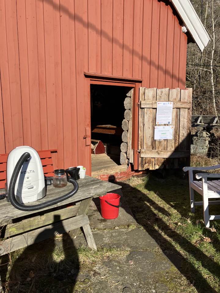 Vårrengjøring i Låven